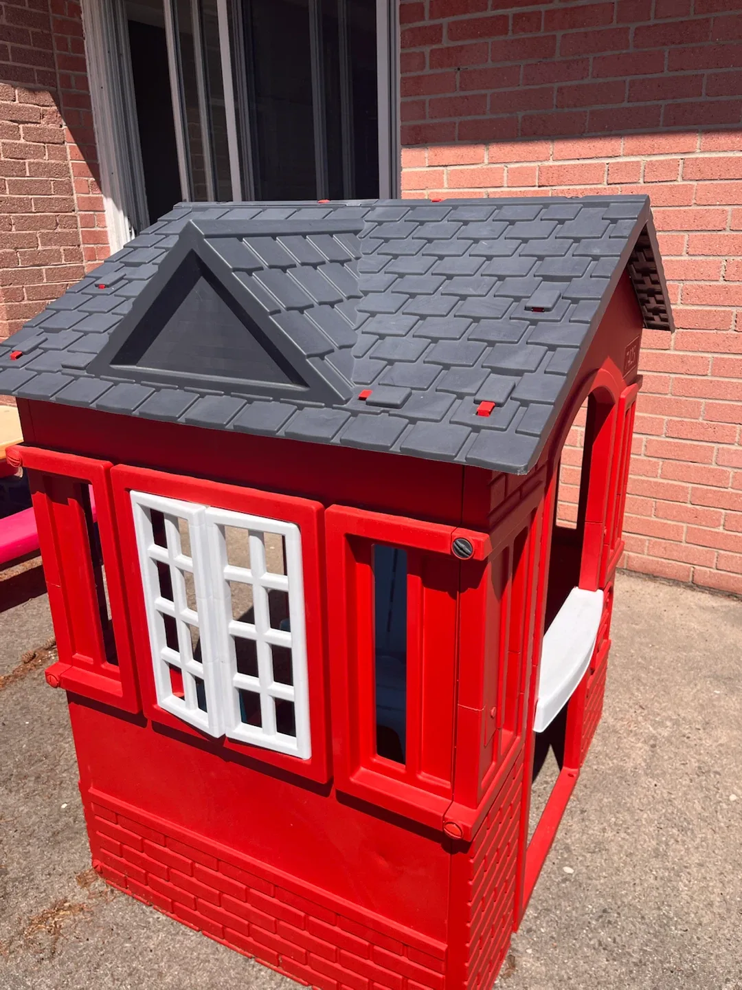 Red Play House and Little Tikes bench (plus 2 kid chairs) - photo 2