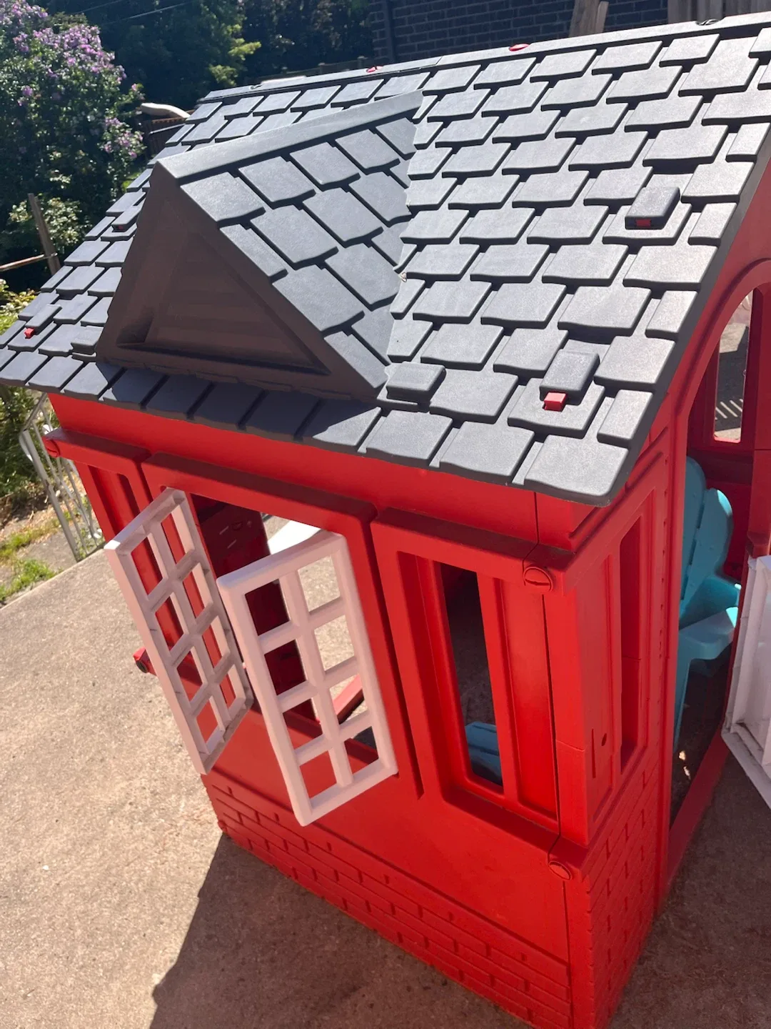 Red Play House and Little Tikes bench (plus 2 kid chairs) - photo 4