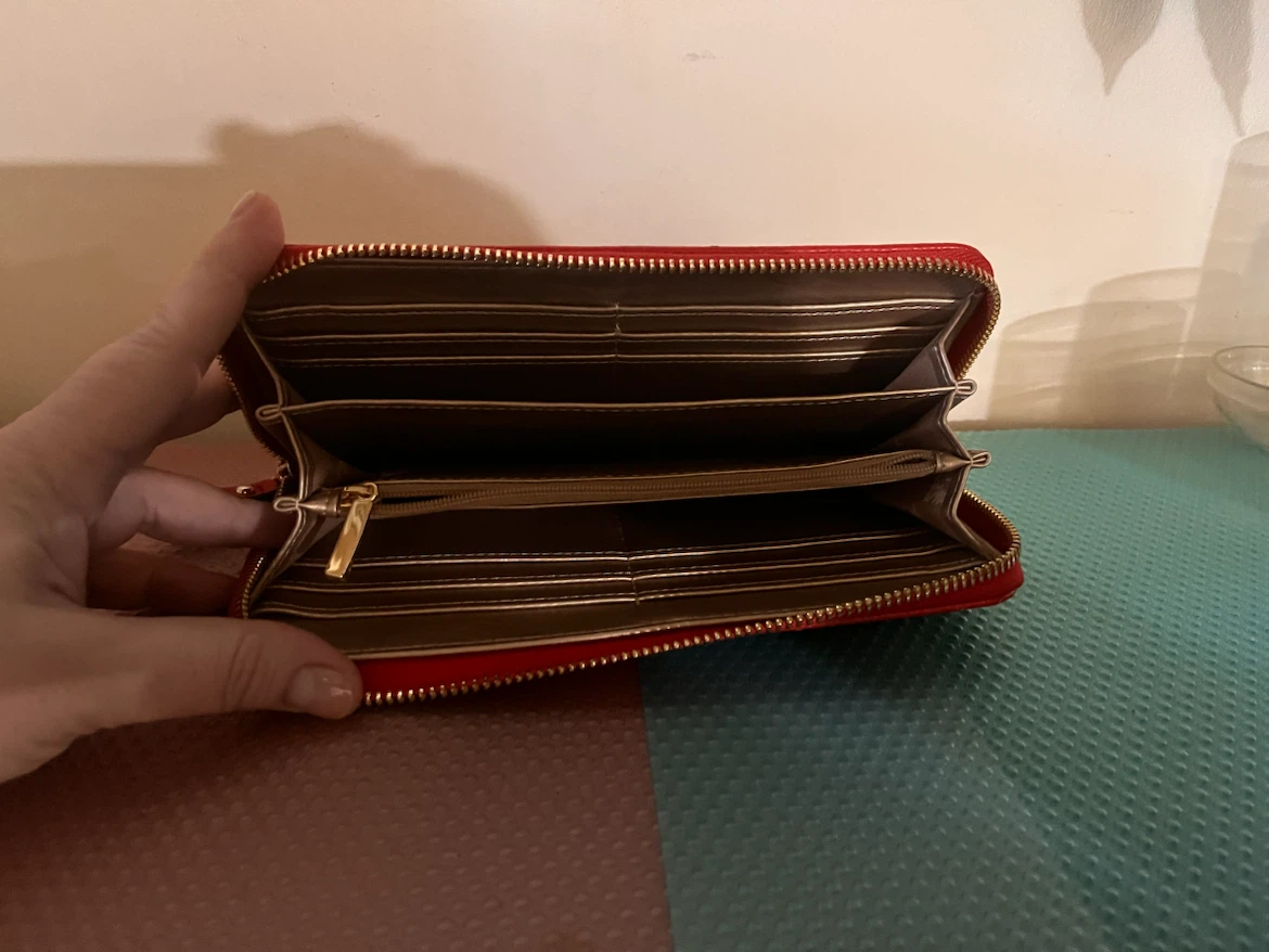 Red Wallet - photo 2