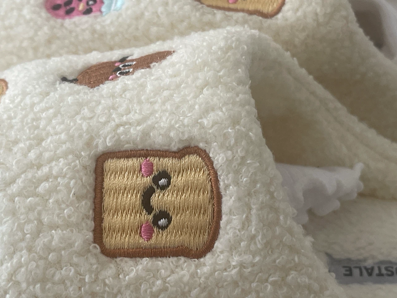 Aero Sherpa Slippers with Food Graphics Size L (9/10)