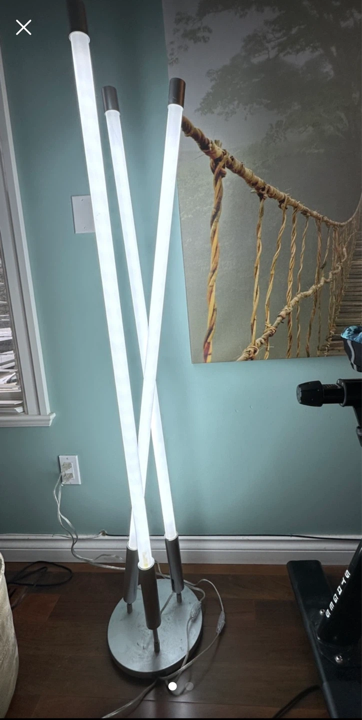 DSTBSE-SV Silver Painted Floor Lamp with 3 Dainostix Lamps