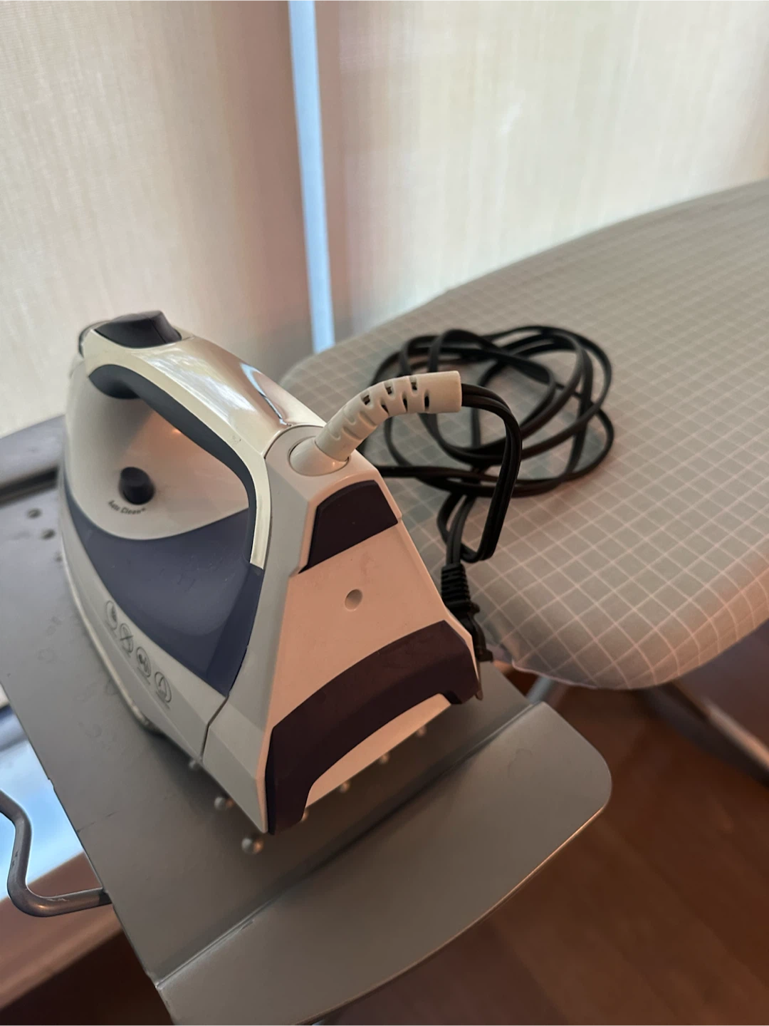 Black & Decker Iron and Ironing Board - photo 2