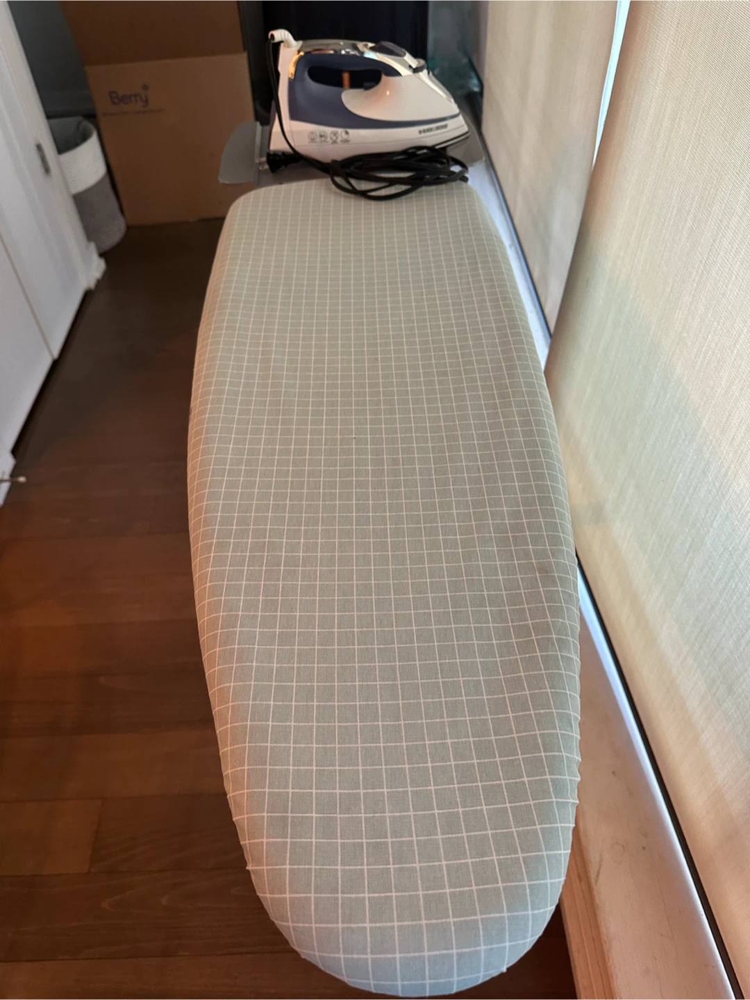 Black & Decker Iron and Ironing Board - photo 4