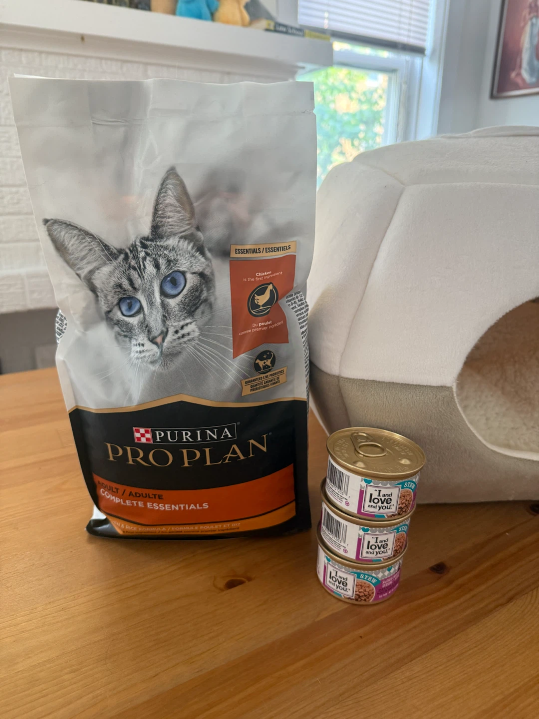 Cozy Covered Cat Bed + FREE Cat Food Bundle - photo 4