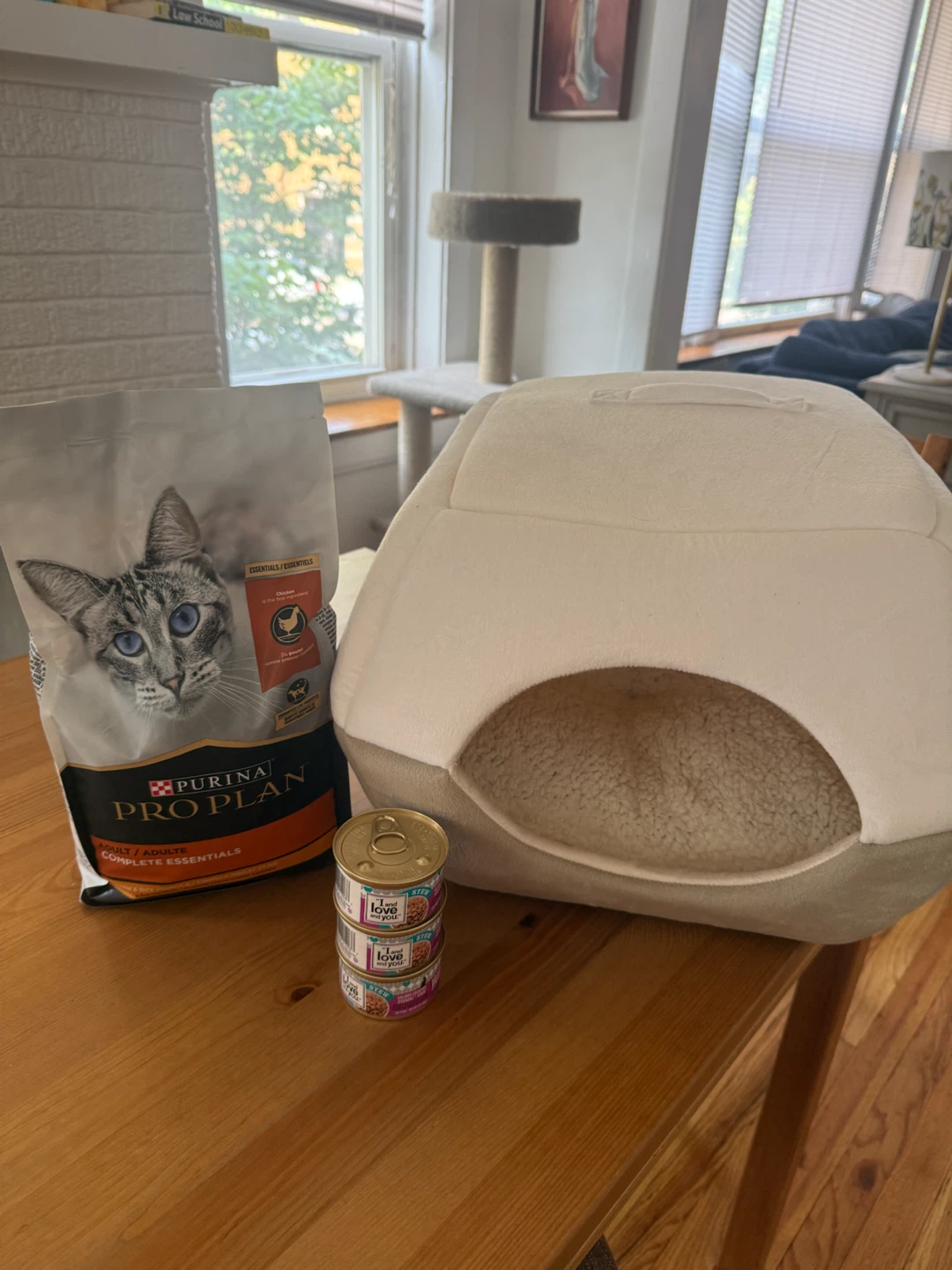 Cozy Covered Cat Bed + FREE Cat Food Bundle