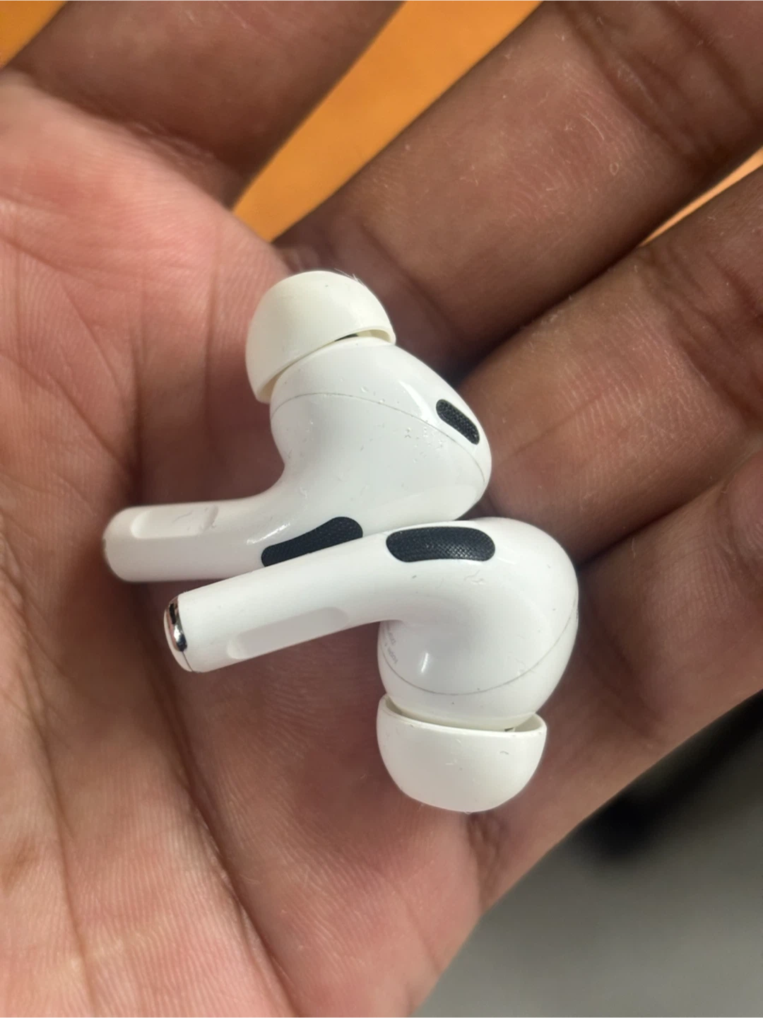 Airpods pro 2nd generation (USB C charger) - photo 2