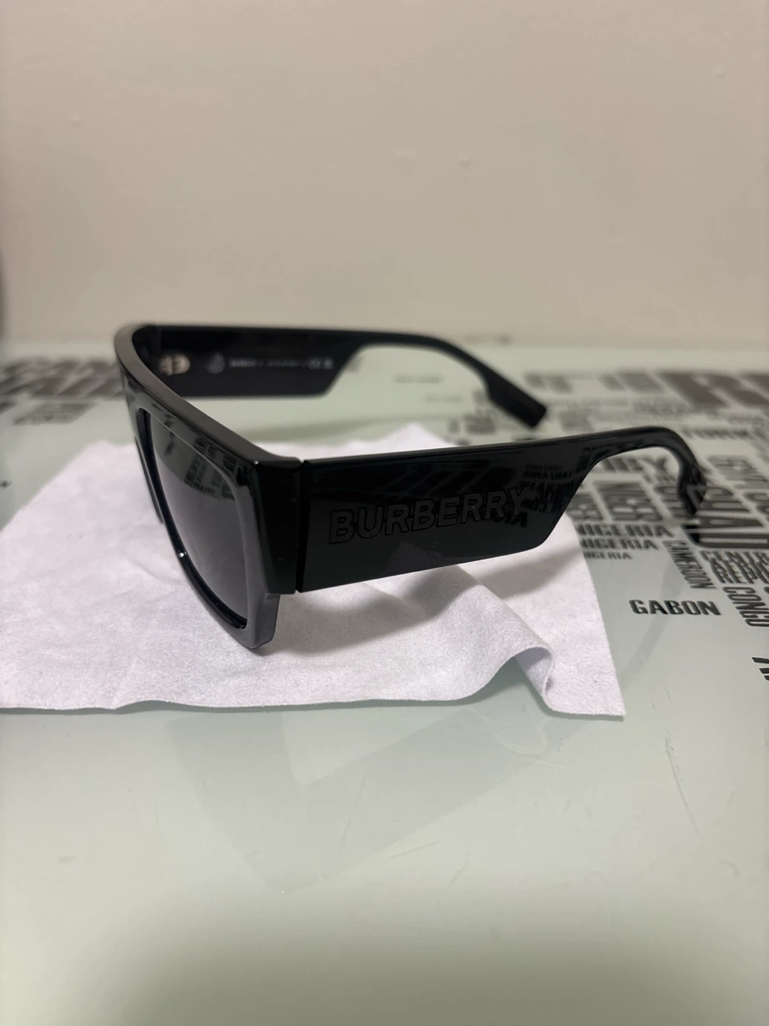 Burberry Sunglasses - photo 2