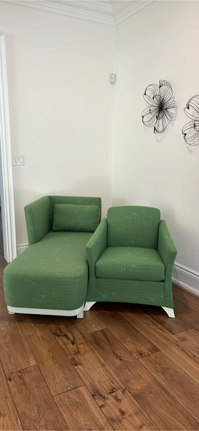 NEW 2 MATCHING Green accent chair and chaise - photo 2