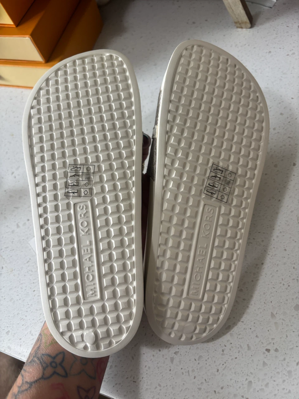 Michael Kors MK Logo Slides - Size 7 - photo 4