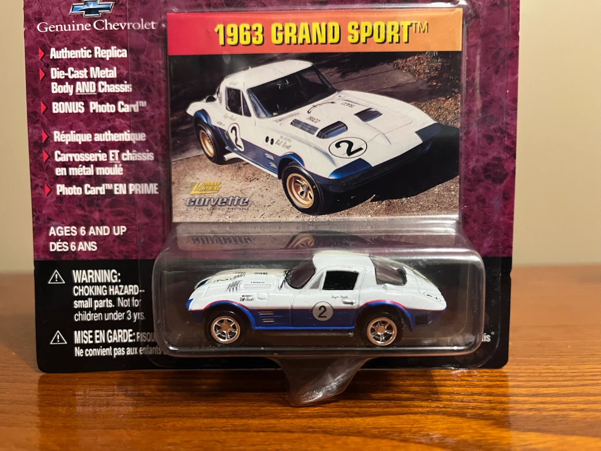 VINTAGE (1999) JOHNNY LIGHTNING CORVETTES (1:64 Scale diecast) - photo 5
