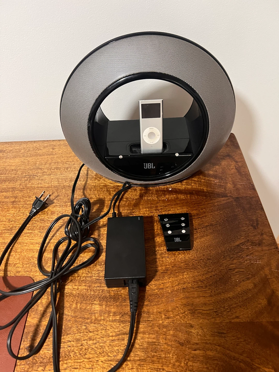 Vintage JBL Radial Speaker Dock + Apple iPod Nano