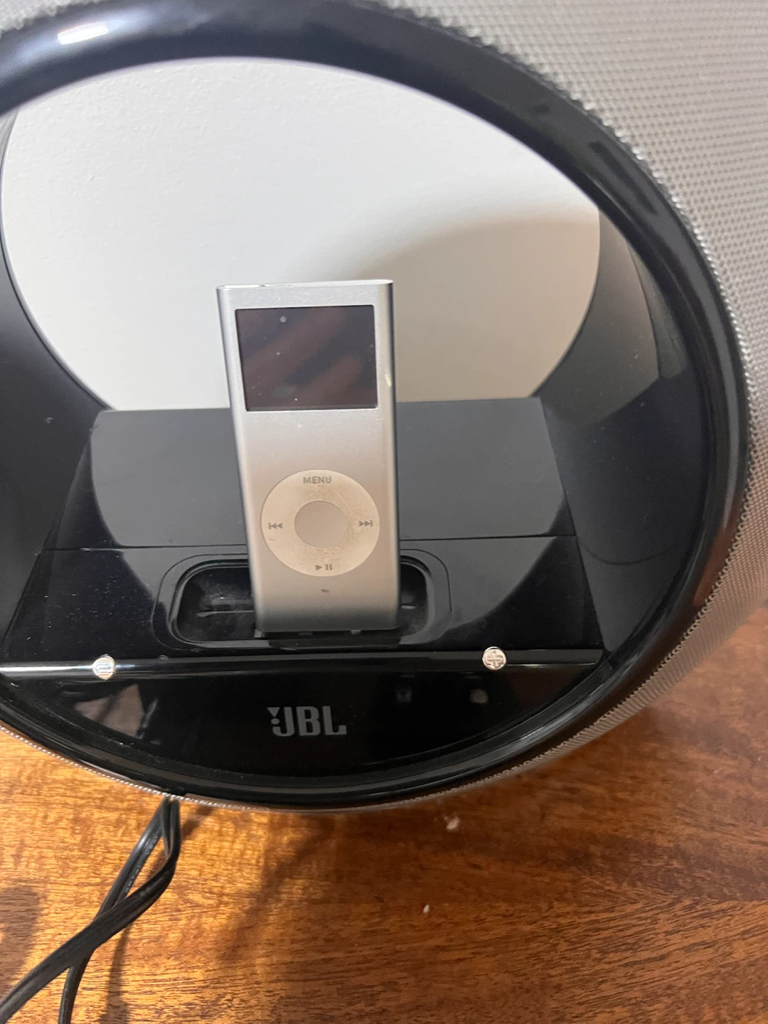 Vintage JBL Radial Speaker Dock + Apple iPod Nano - photo 2