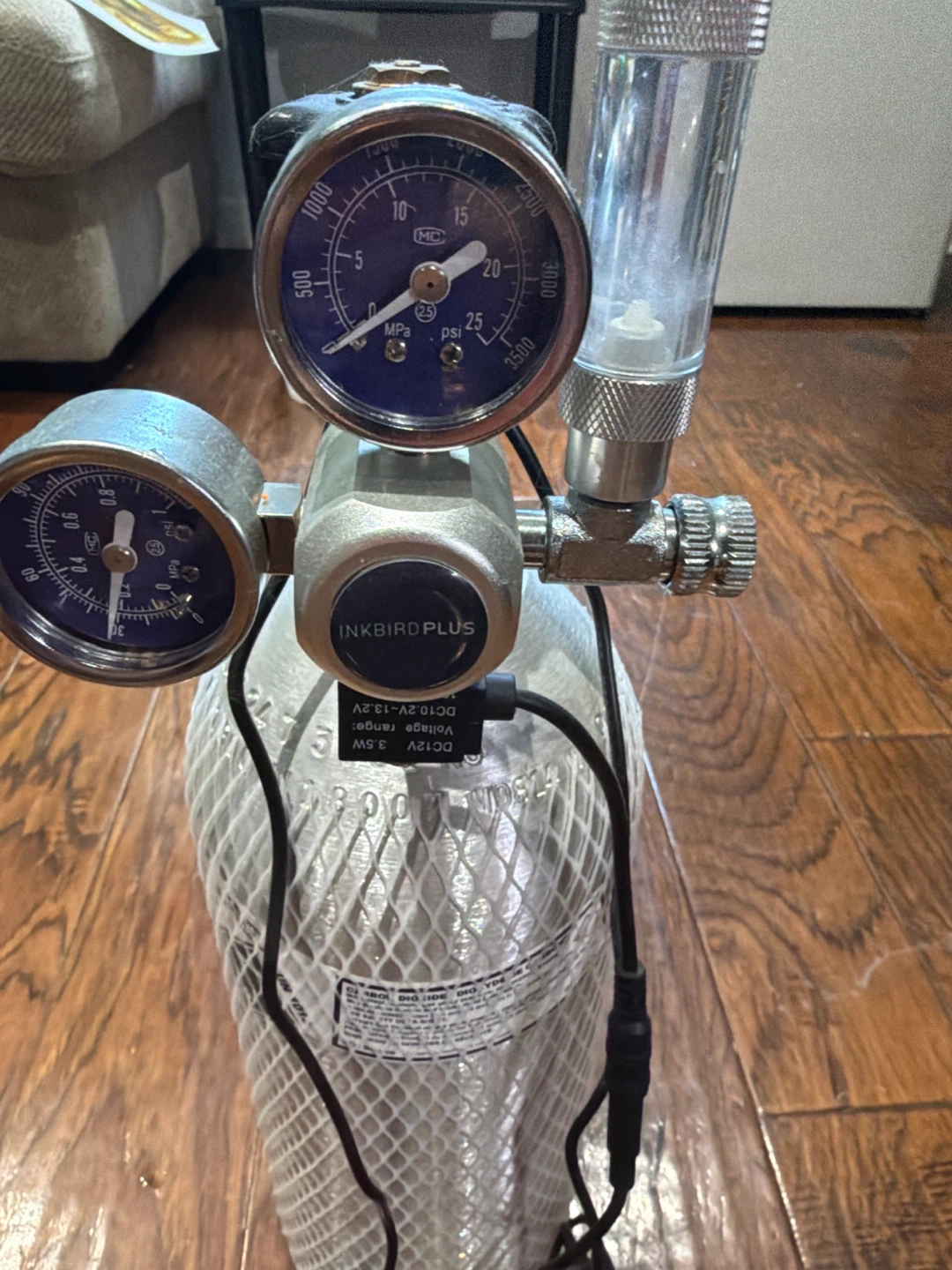 Inkbird Plus CO2 Regulator and bottle - photo 2