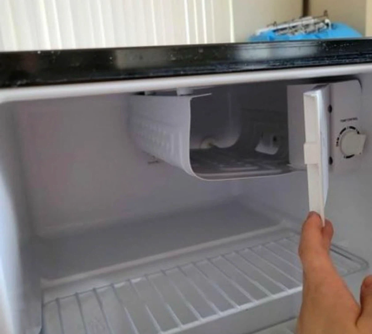 Black and Deck Cube Mini Fridge - photo 3