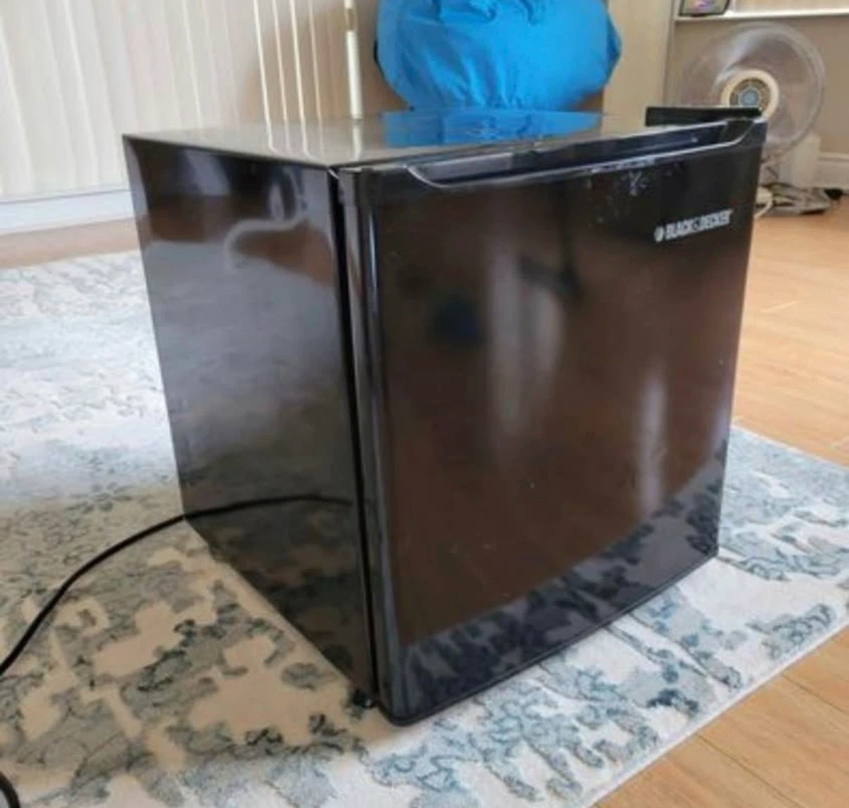 Black and Deck Cube Mini Fridge - photo 4