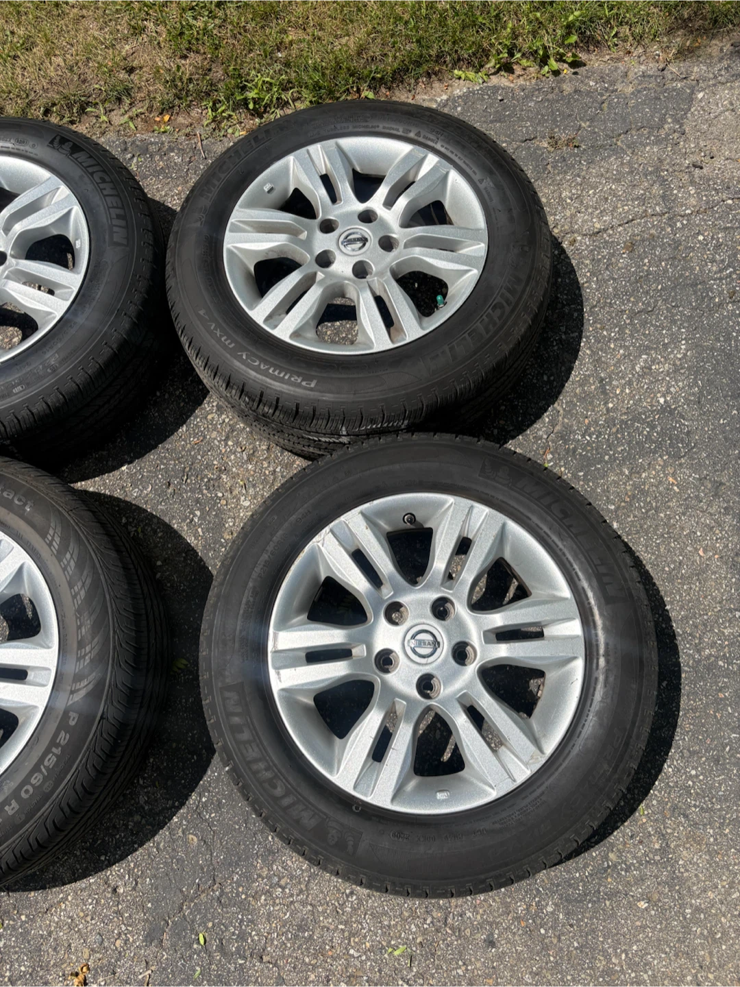Nissan 16" Alloy Wheels with 215/60R16 Tires - photo 2