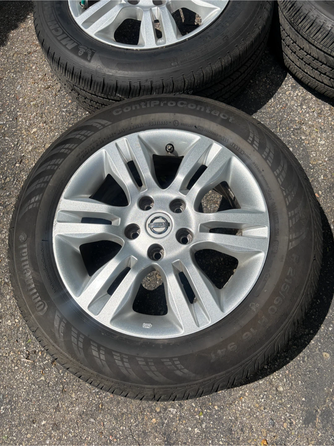 Nissan 16" Alloy Wheels with 215/60R16 Tires - photo 3