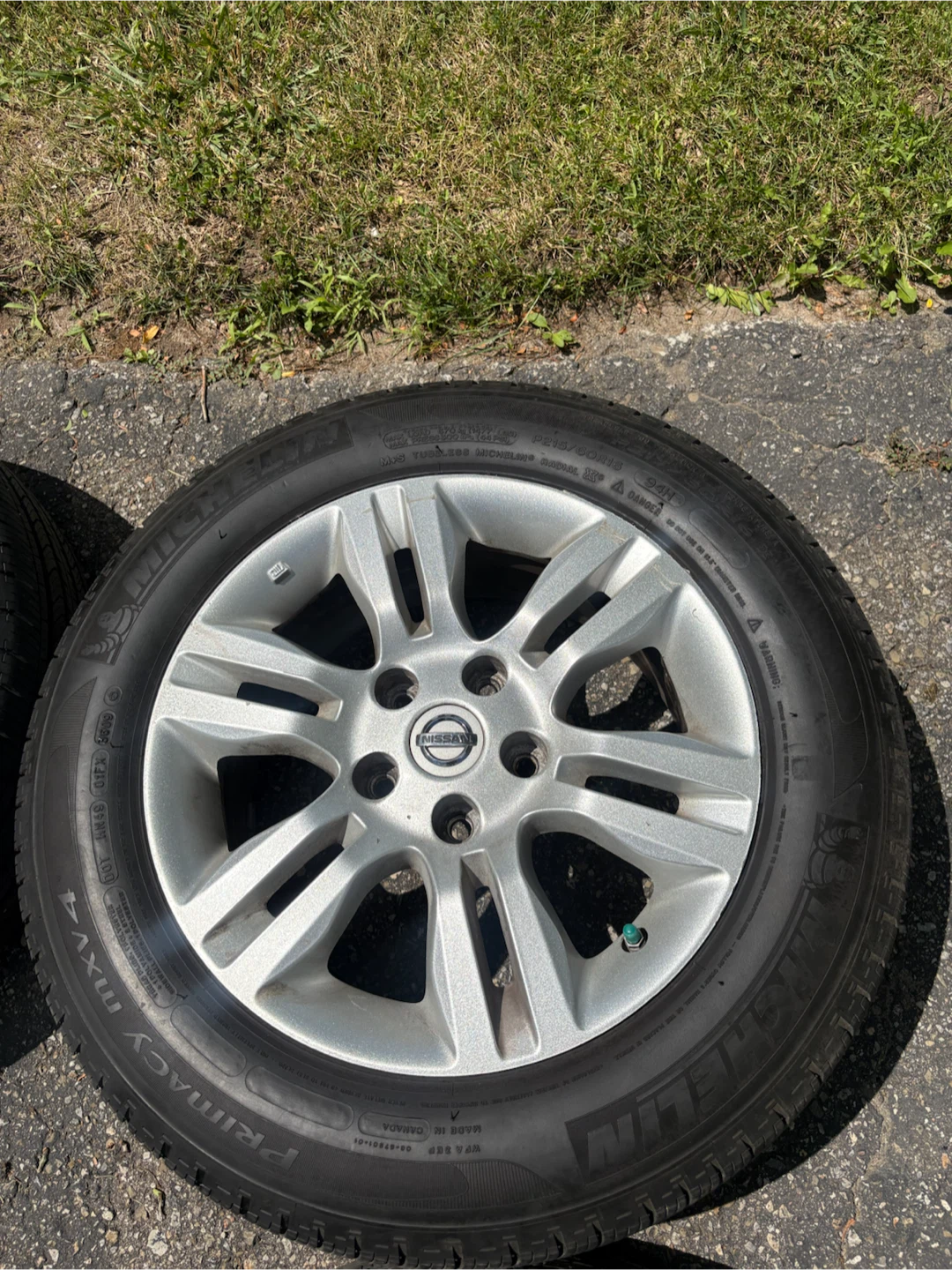 Nissan 16" Alloy Wheels with 215/60R16 Tires - photo 5