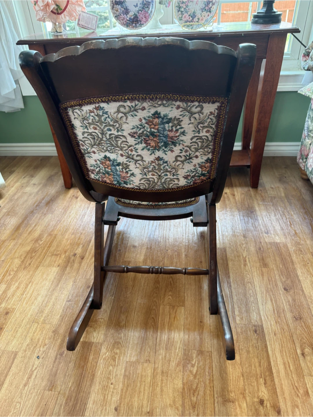 Vintage Wooden Rocking Chair with Floral Upholstery - photo 2
