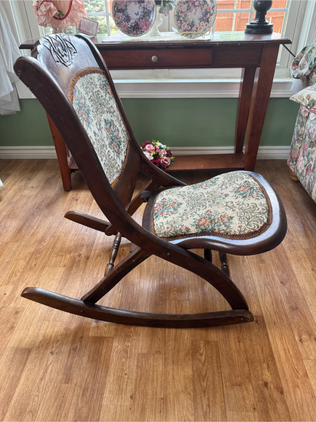 Vintage Wooden Rocking Chair with Floral Upholstery - photo 3