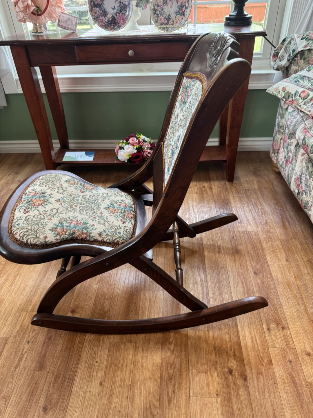Vintage Wooden Rocking Chair with Floral Upholstery - photo 4