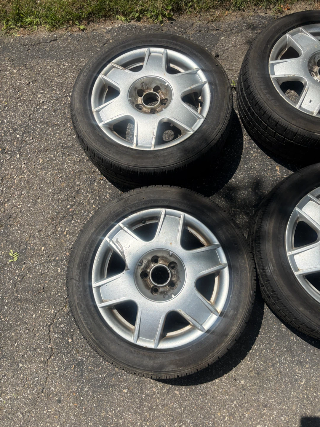 Volkswagen 16” 205/55R16 with Hankook Optimo H725A tires