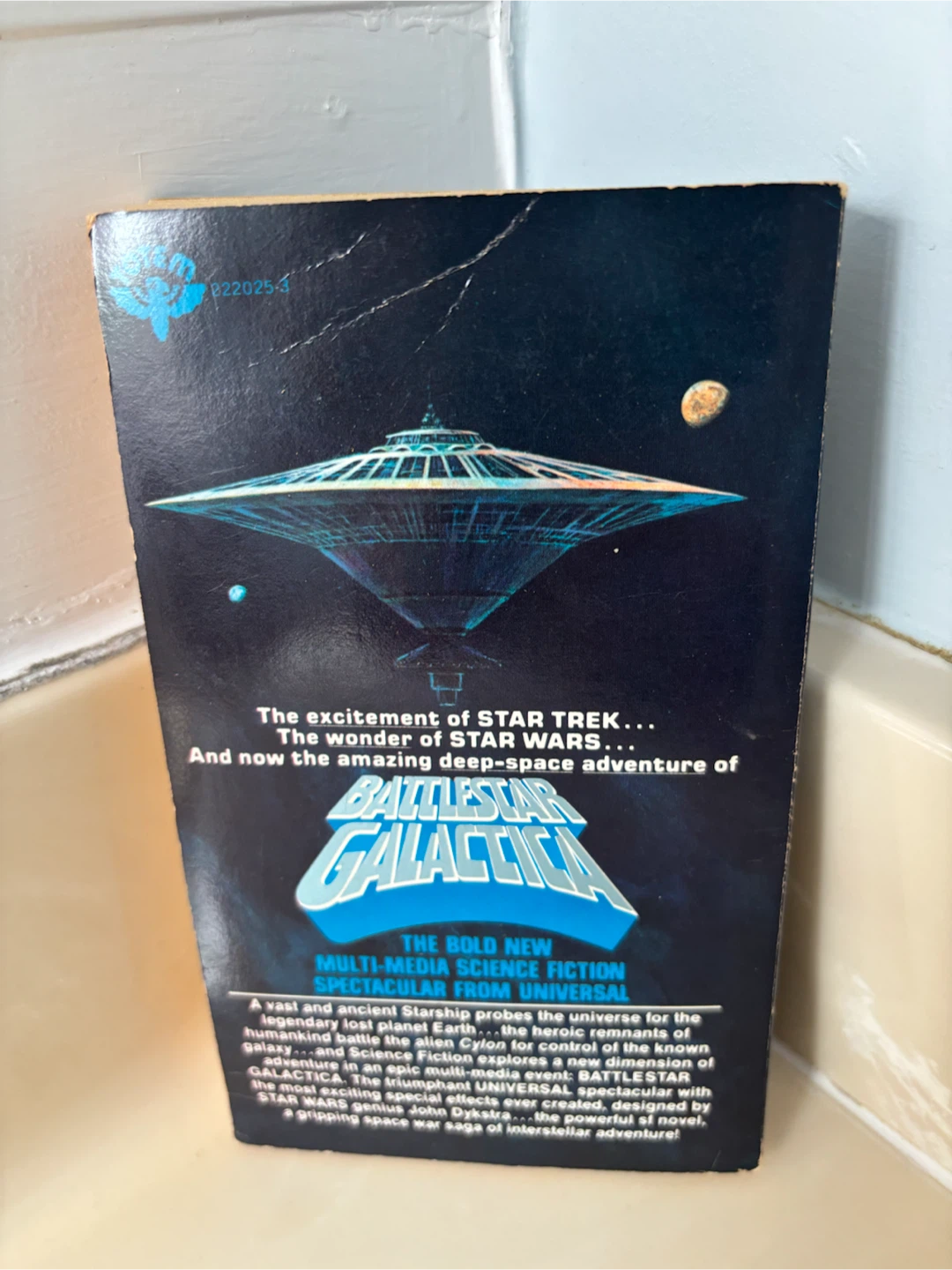Battlestar Galactica 1978 Softcover Book - photo 2