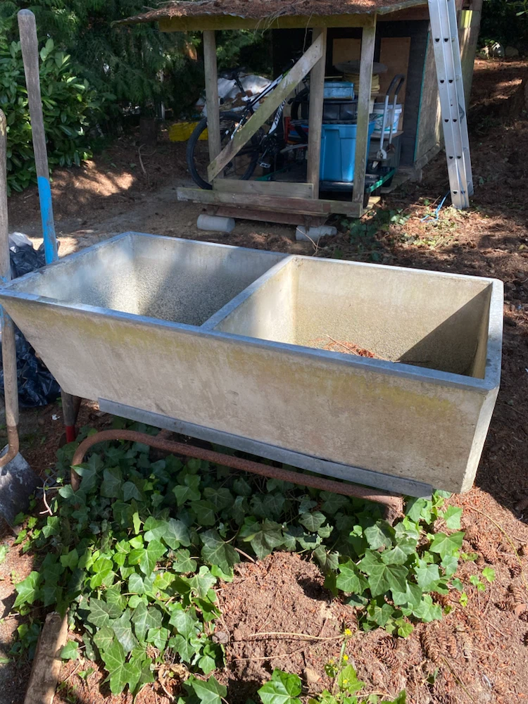 Concrete double sink/planter with two compartments