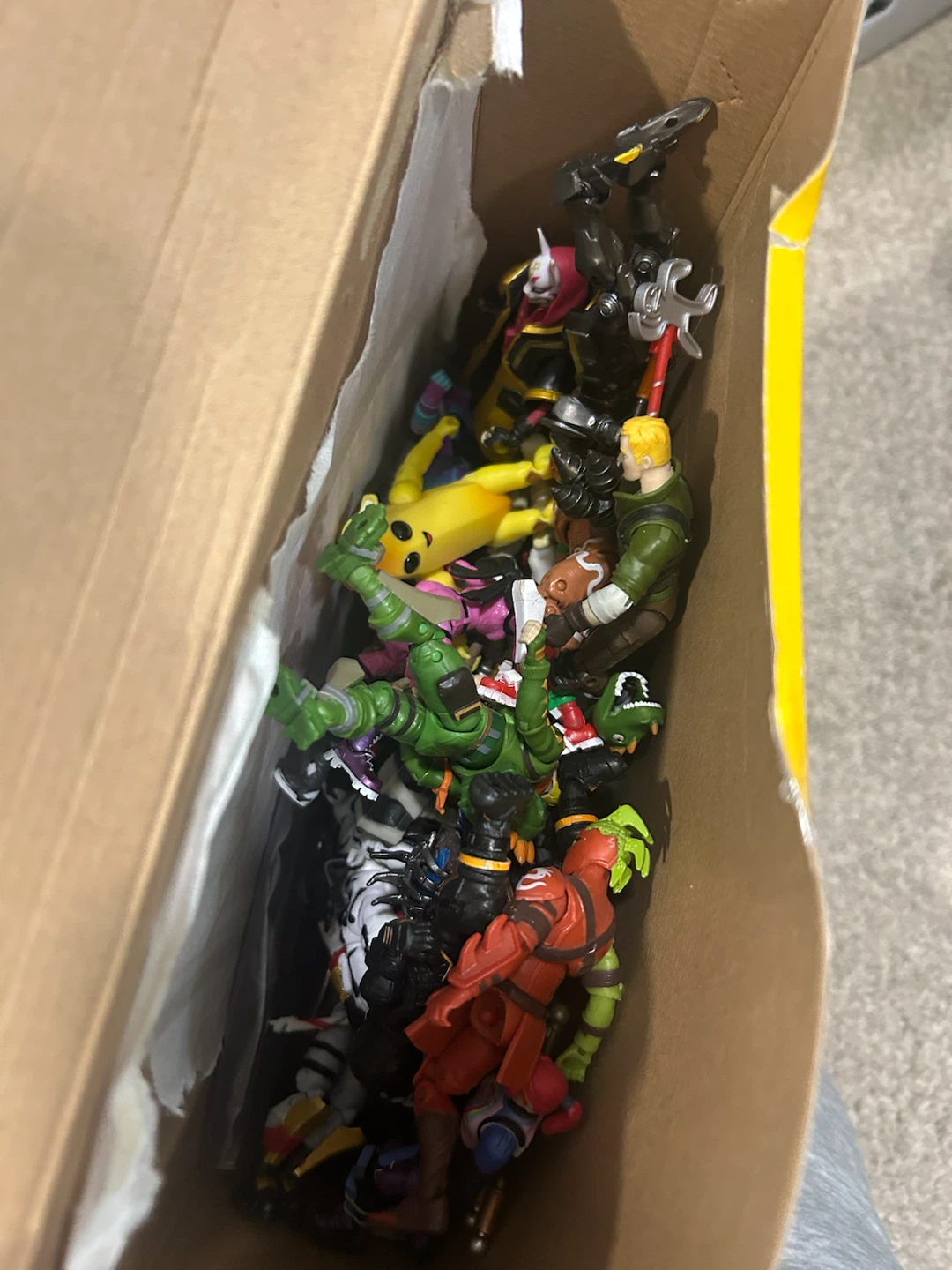 Fortnite Vending Machine Playset with Figures - photo 2