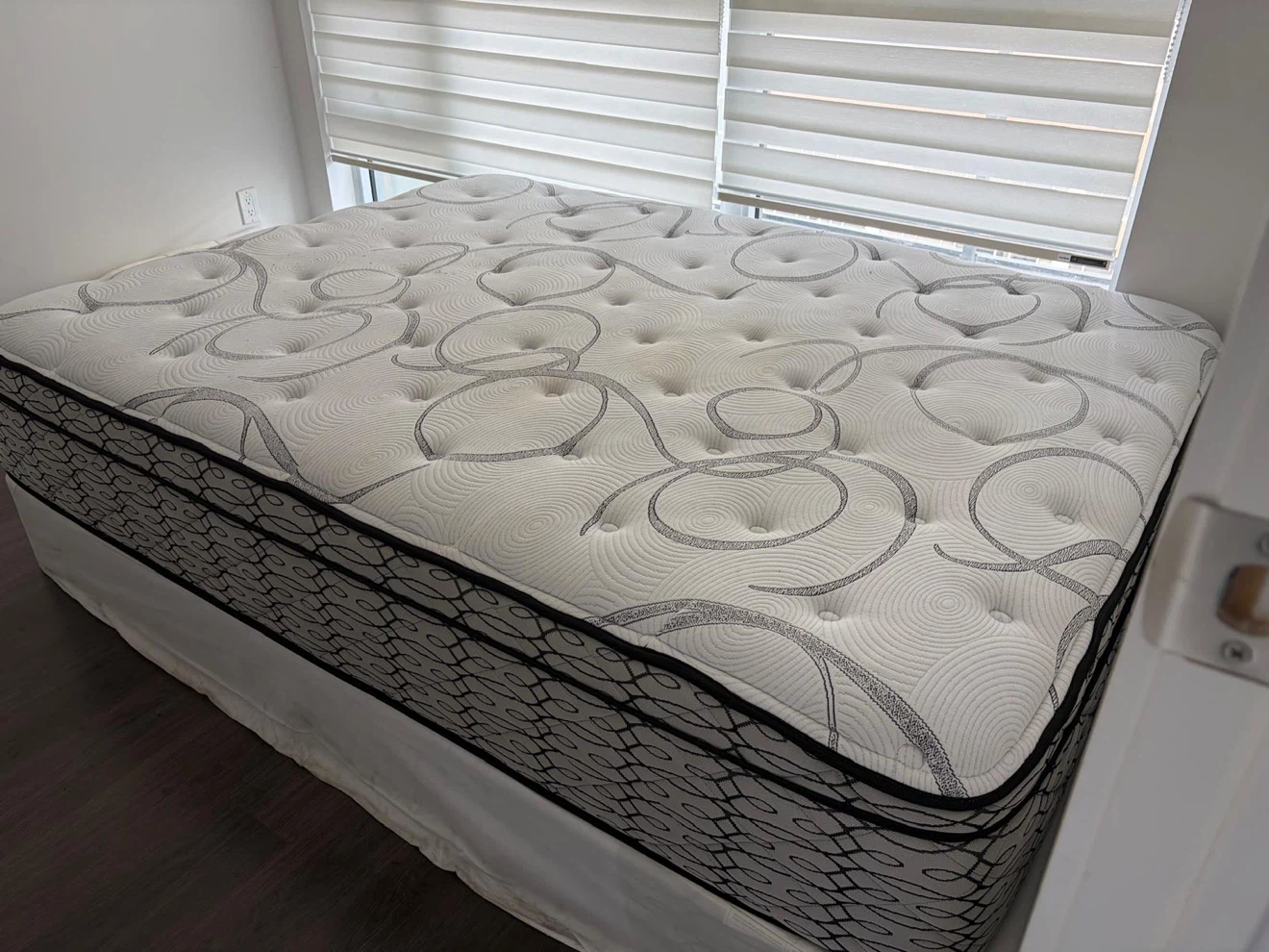 Queen Size Mattress - photo 2