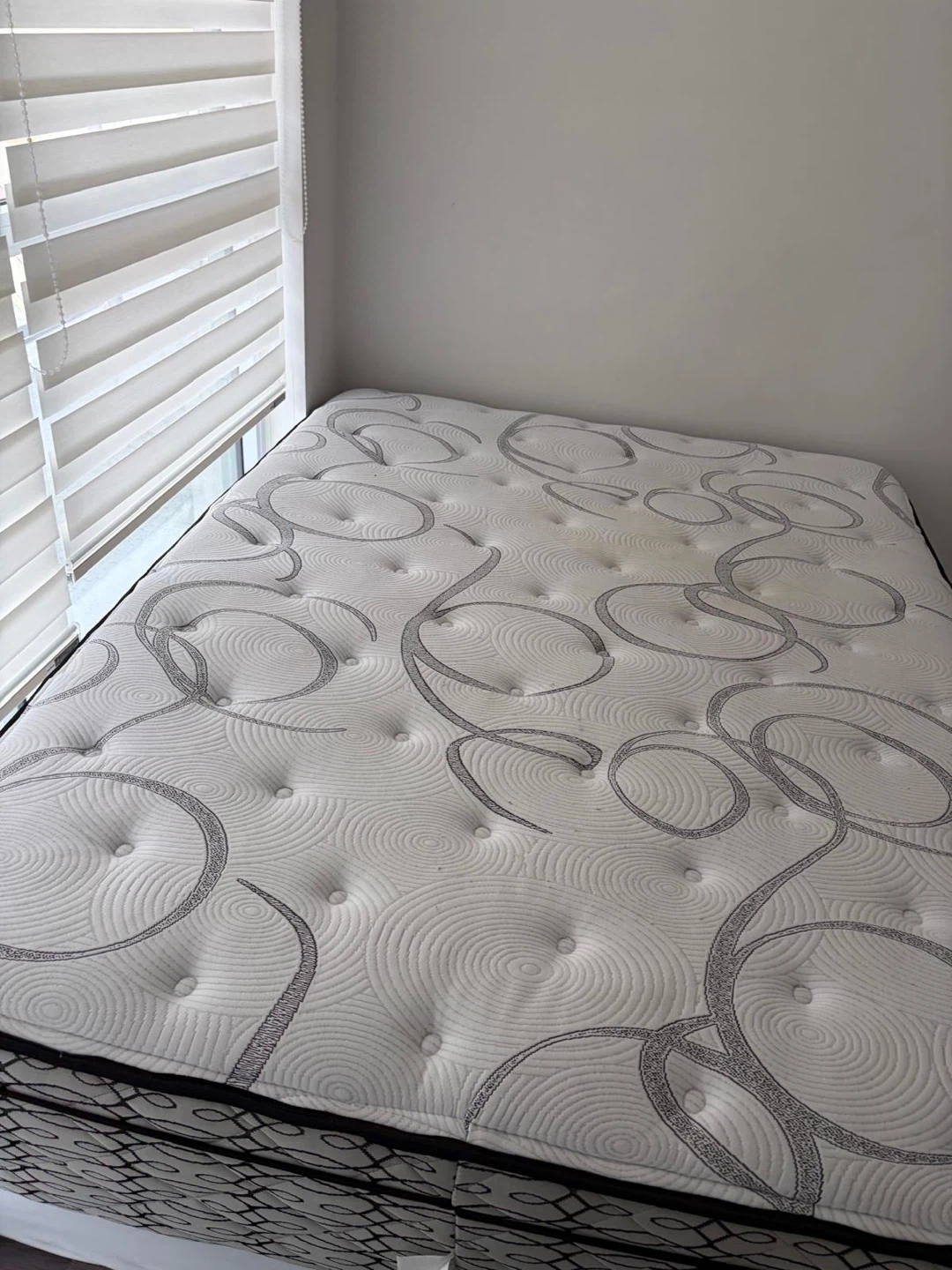 Queen Size Mattress - photo 3