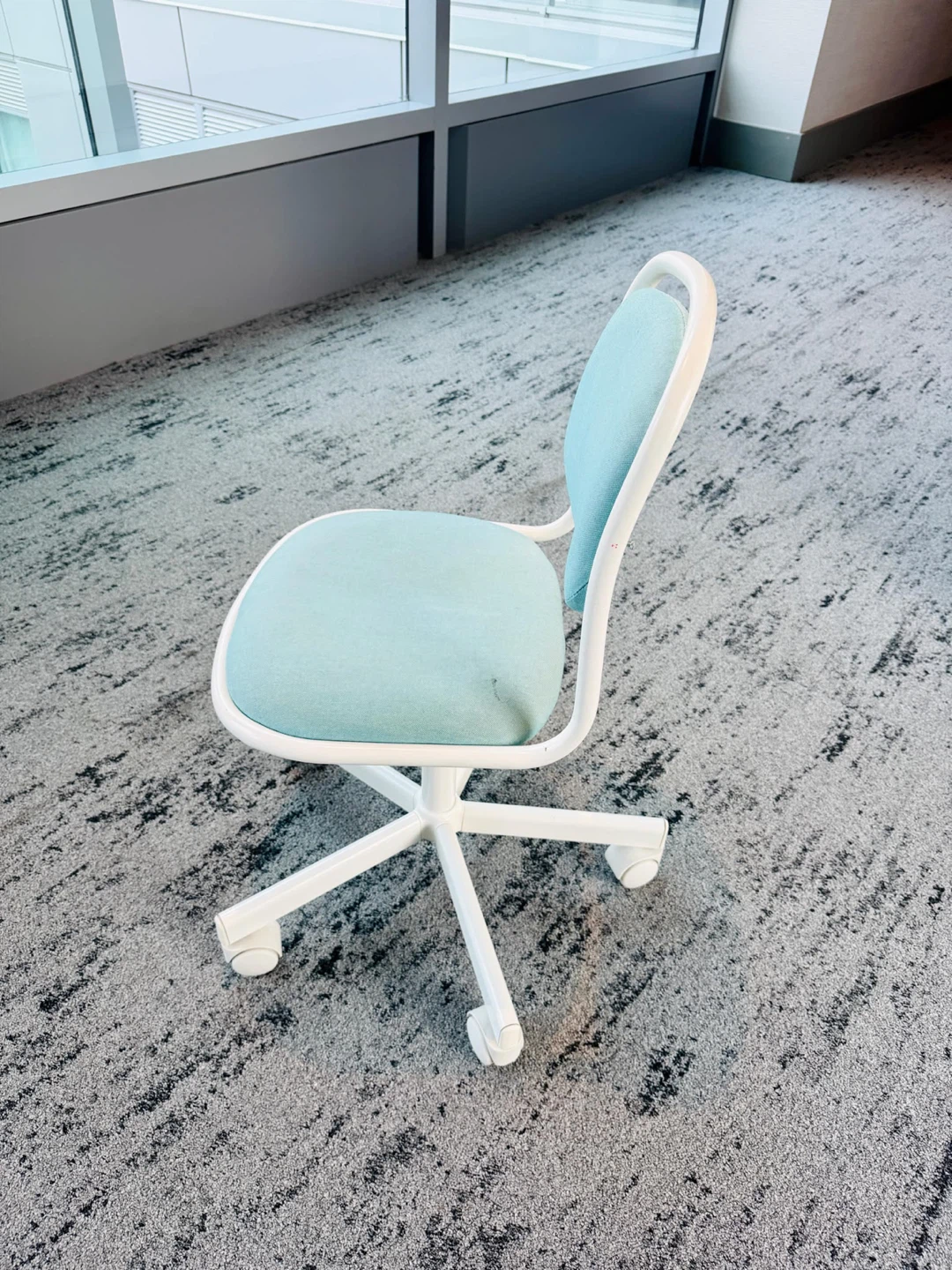 Kids Desk and Chair Set - photo 3