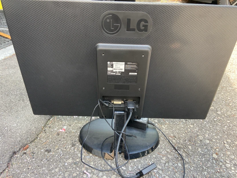 LG 24M38D-B 24" Monitor - photo 2