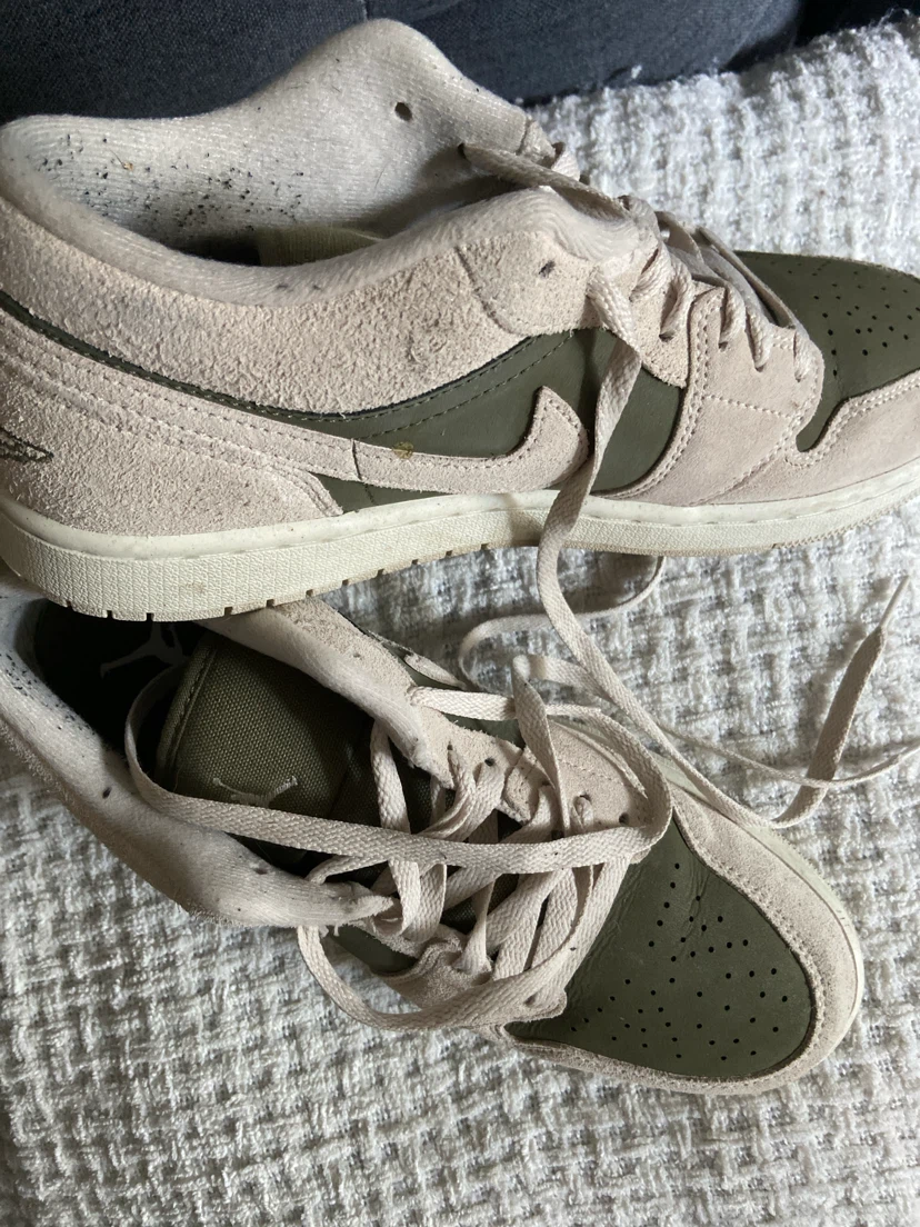 Jordan 1 Low SE Shoes