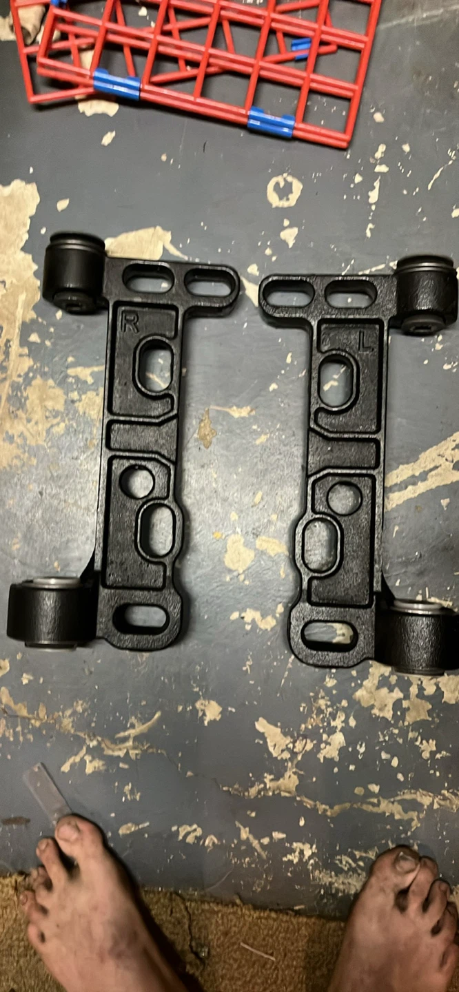 05 envoy lower Control Arms (L/R)