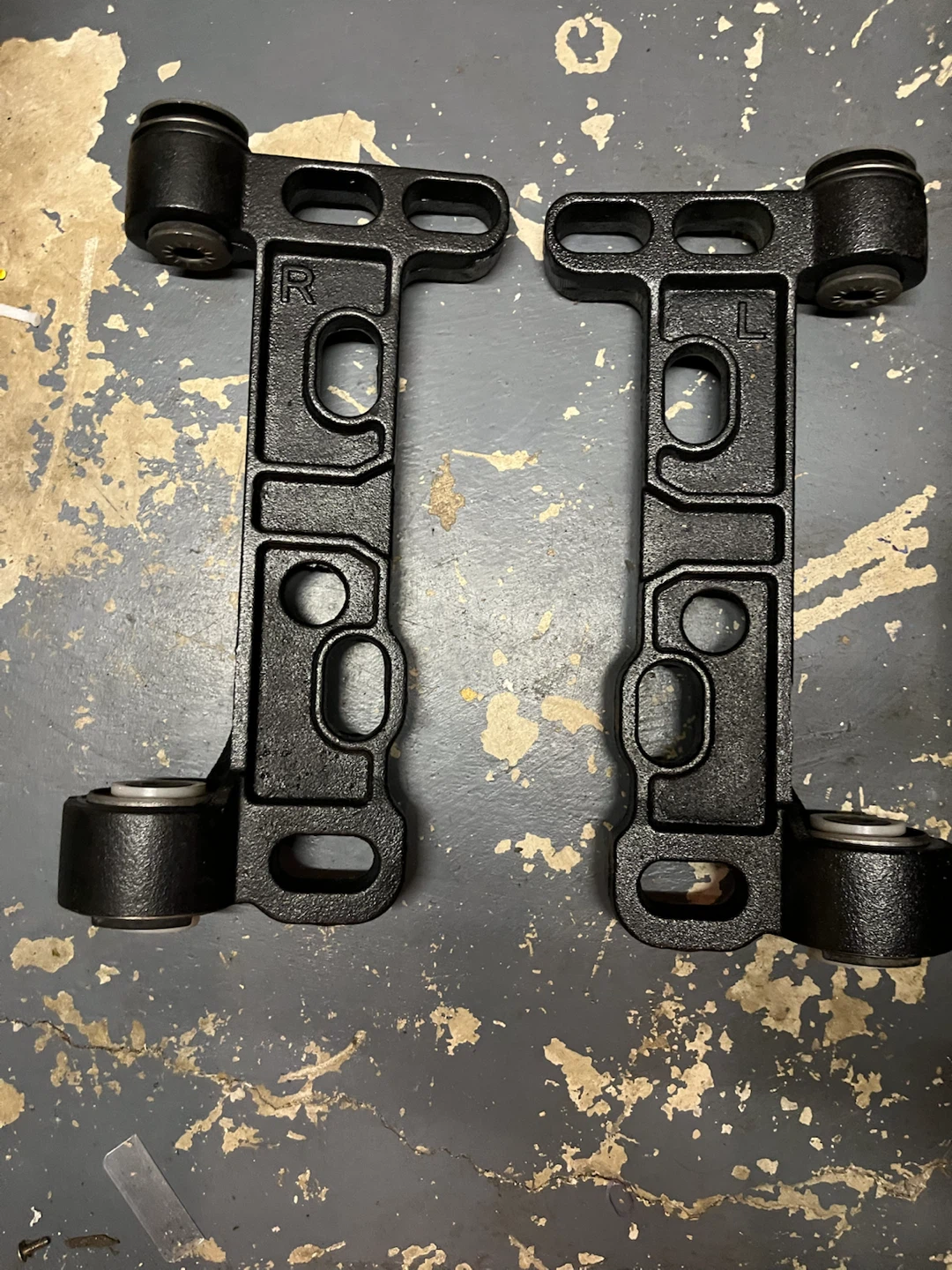 05 envoy lower Control Arms (L/R) - photo 2