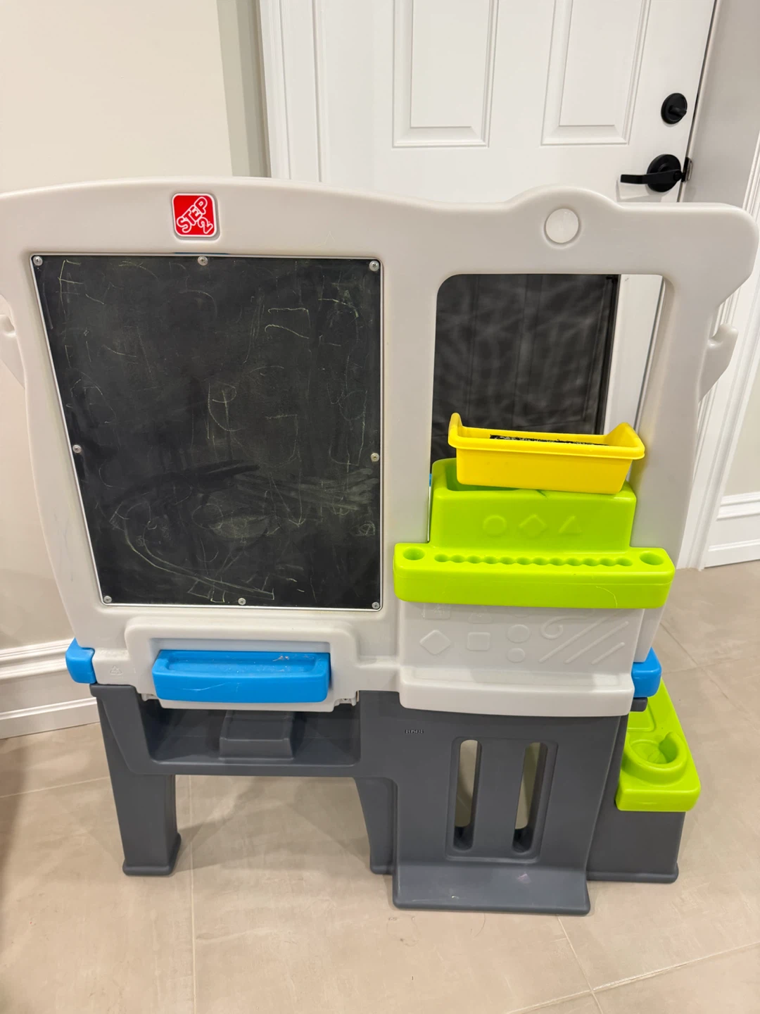 Step2 Easel - Dry Erase & Chalkboard