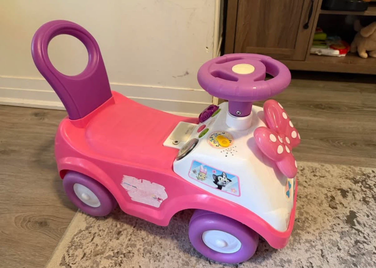 Minnie Mouse Ride-On Toy Car - photo 2