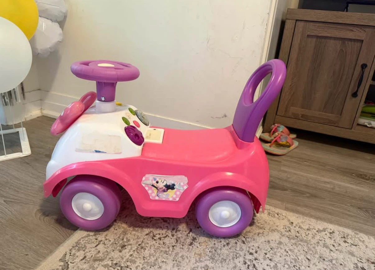 Minnie Mouse Ride-On Toy Car - photo 3