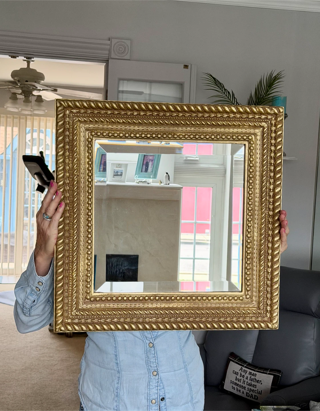 PRETTY SQUARE GOLD MIRROR