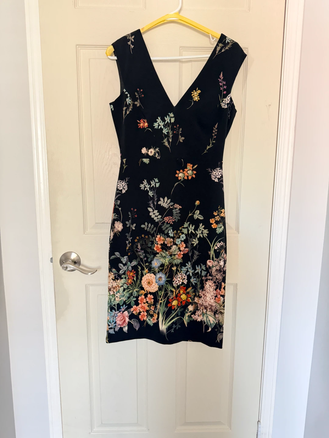 Black Floral V-Neck Sheath Dress - Zara Woman