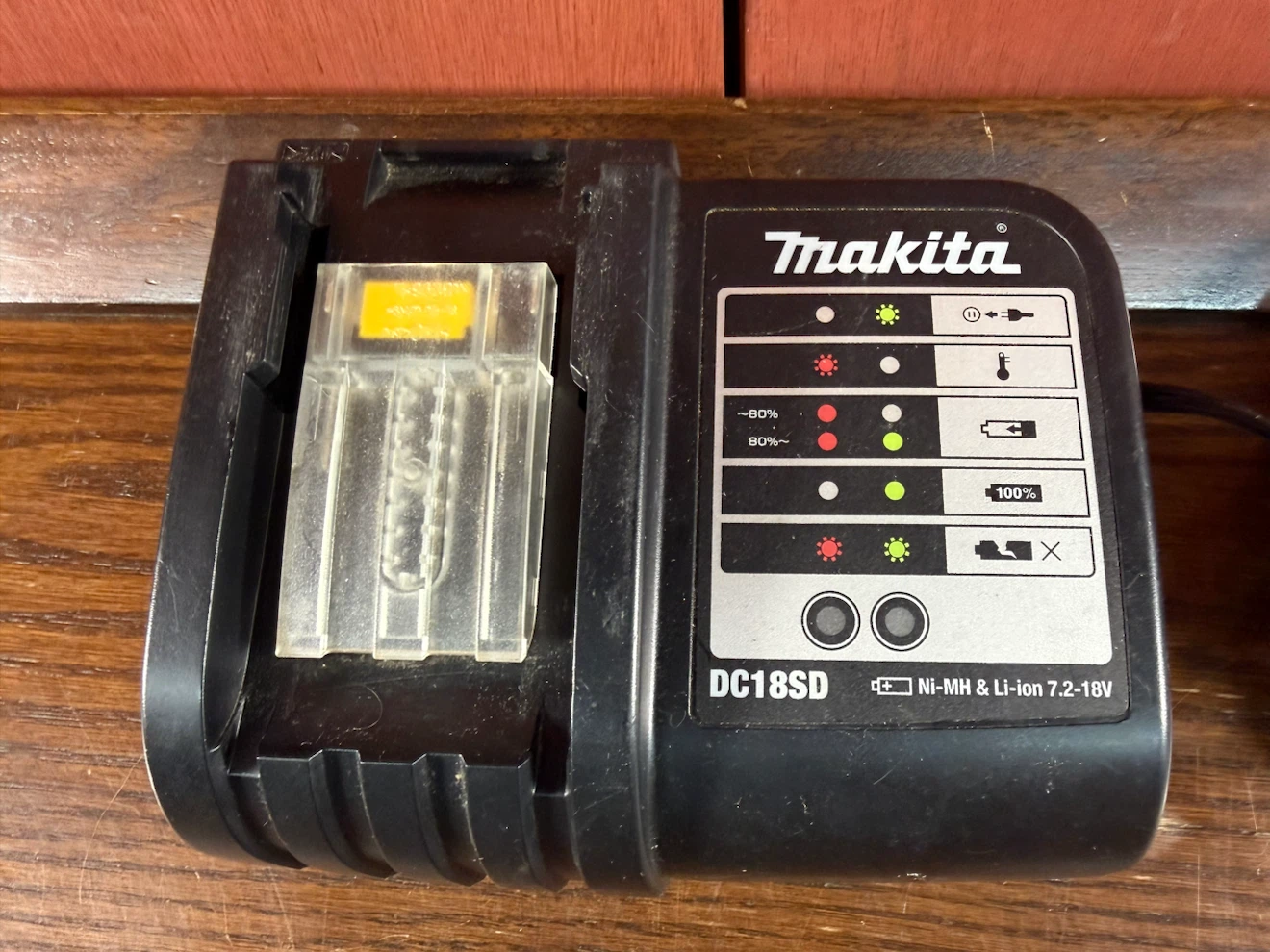MAKITA 18V Lithium-Ion Battery Charger DC18SD - photo 2