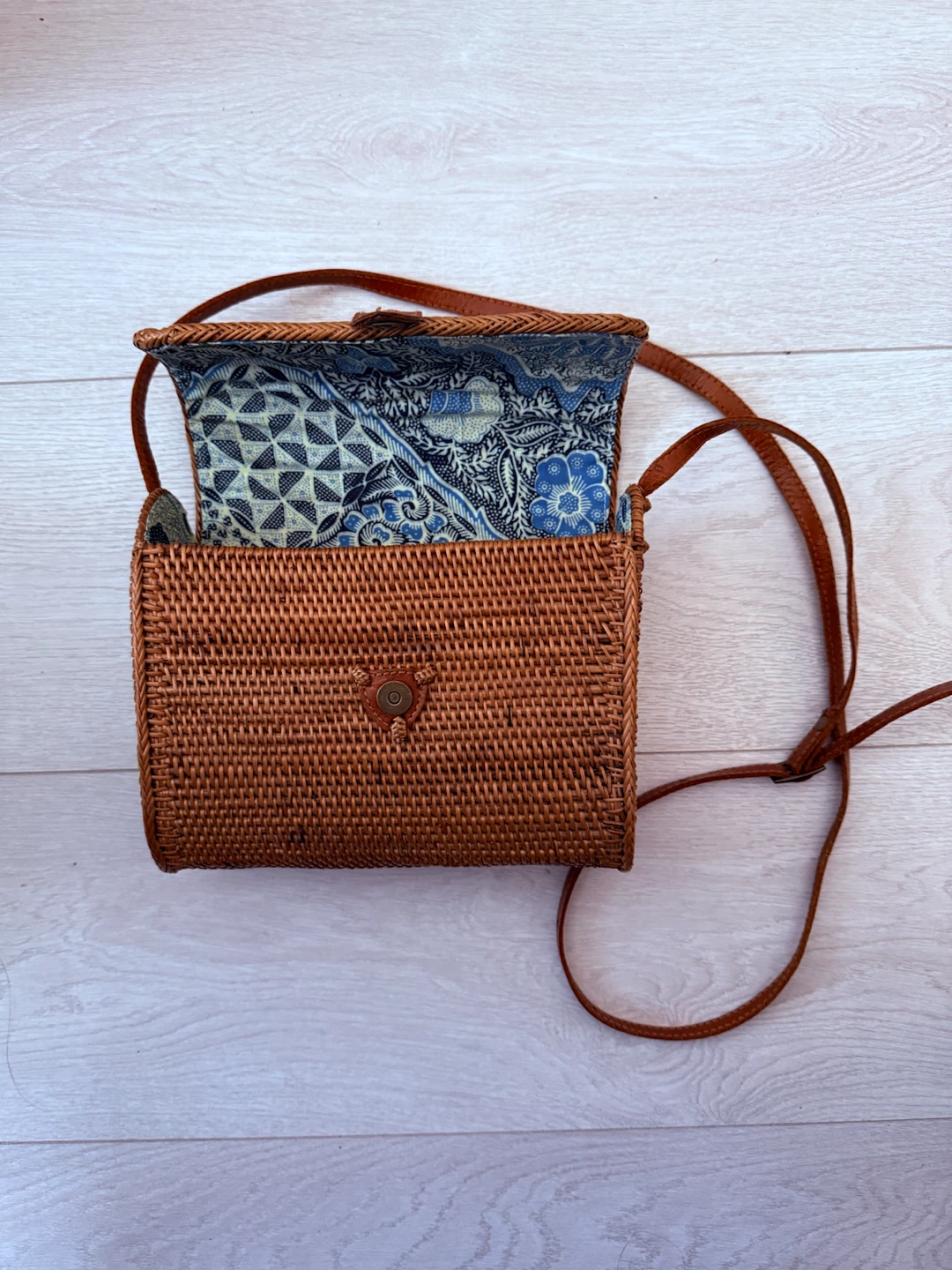 Woven Rattan Crossbody Bag with Blue Floral Lining - photo 2