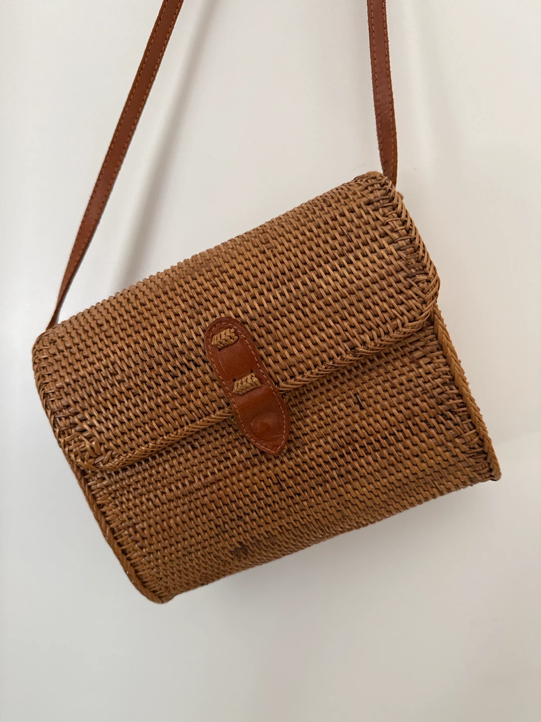 Woven Rattan Crossbody Bag with Blue Floral Lining - photo 3