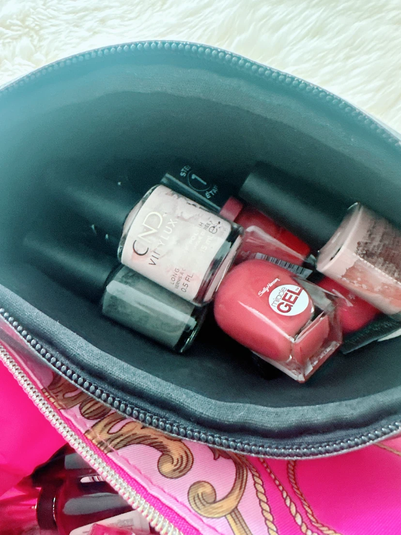 30 Nail Polish Collection with Makeup Bags - photo 4