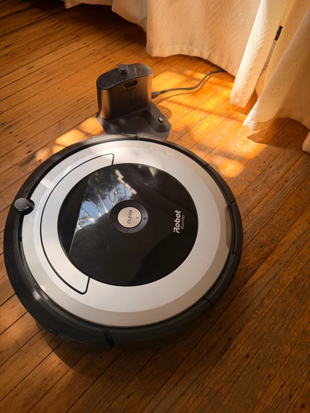 iRobot Roomba Robotic Vacuum - photo 2