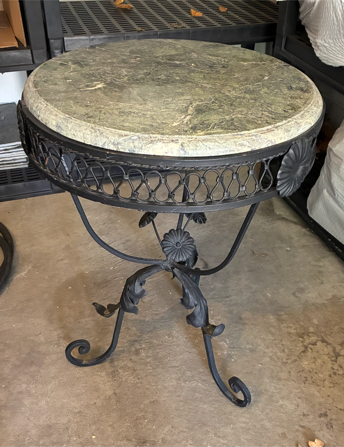 Decorative Round Marble Top Outdoor Side Table/Ornate Base