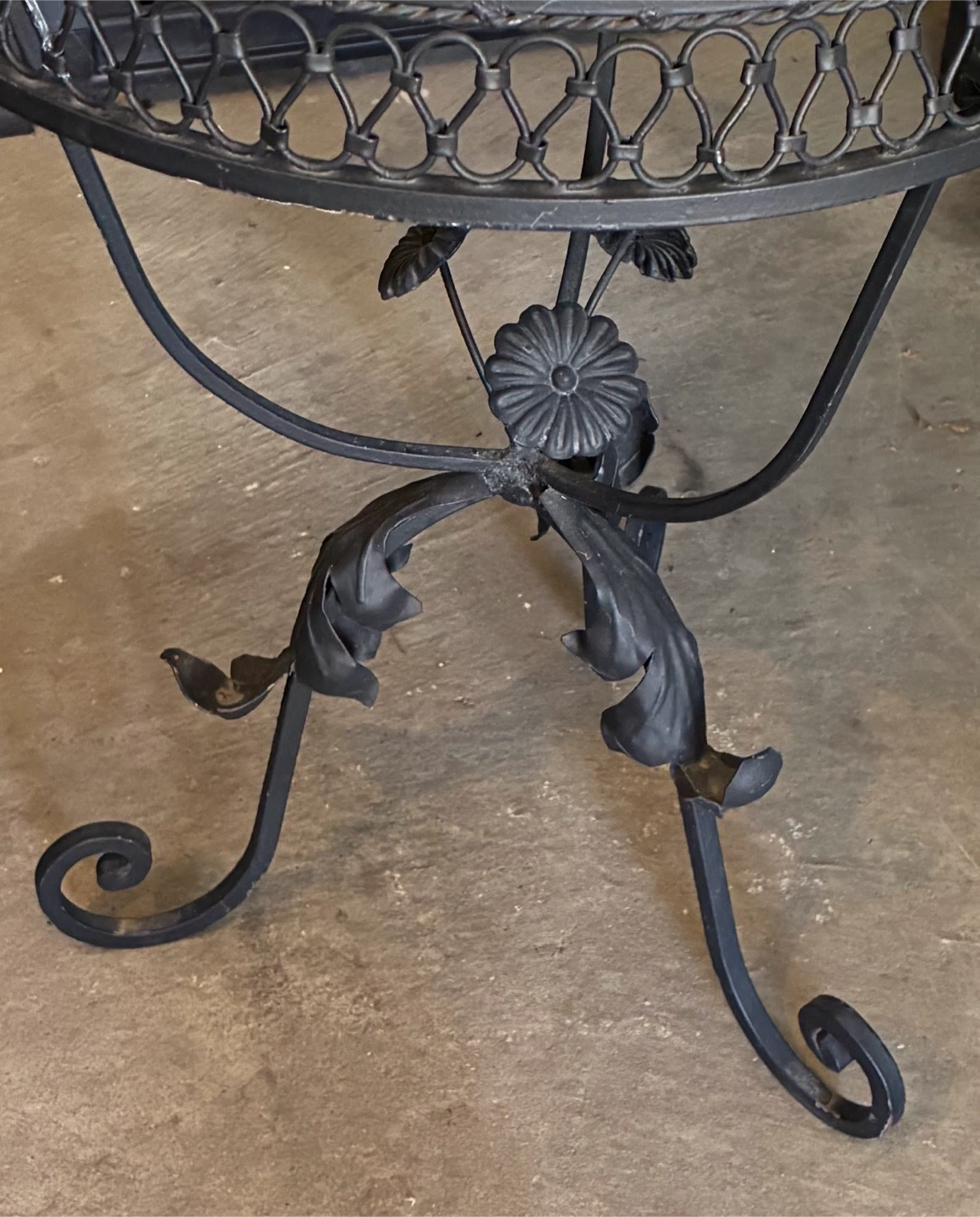 Decorative Round Marble Top Outdoor Side Table/Ornate Base - photo 2