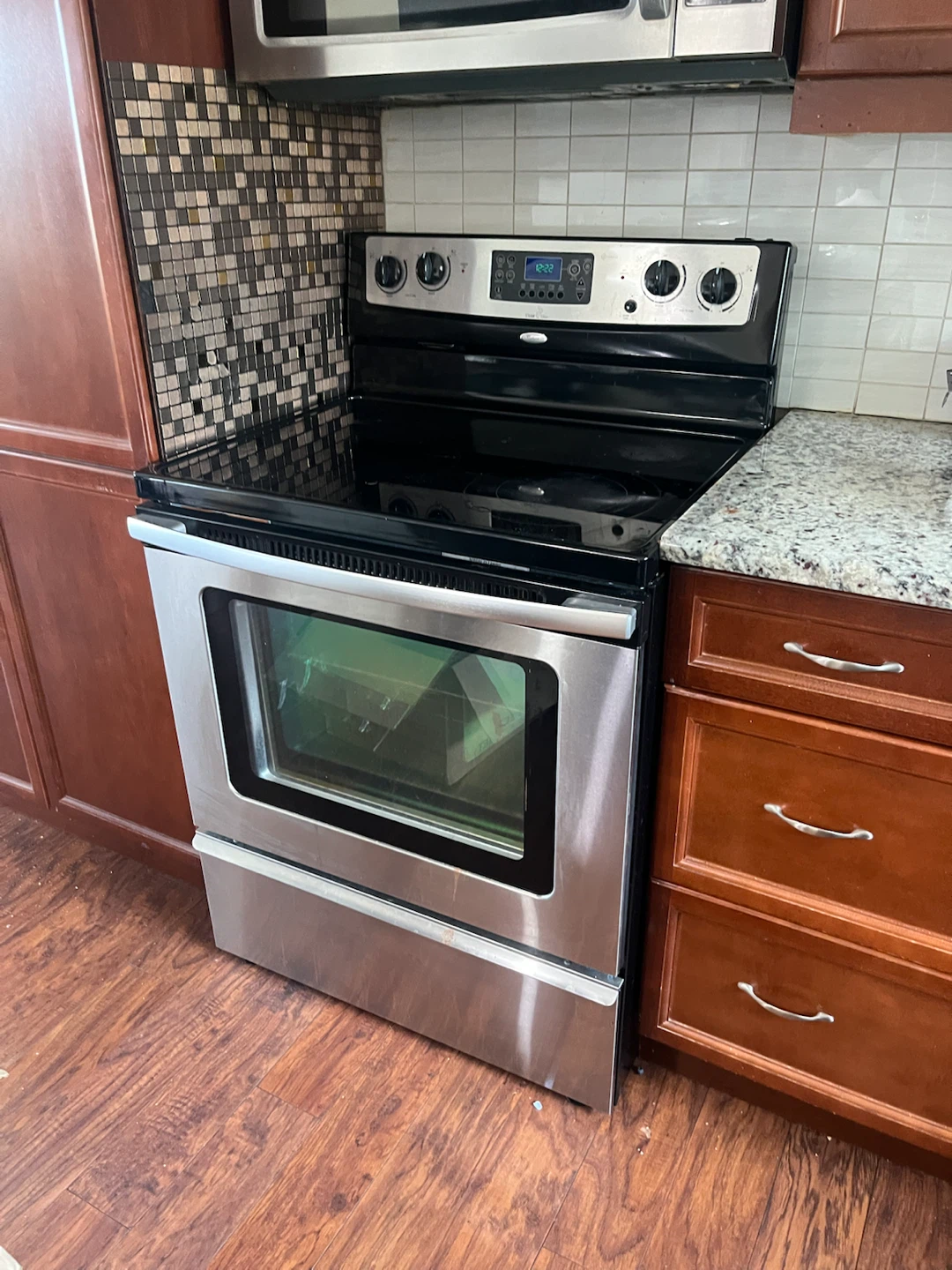 Whirlpool Stainless Steel Electric Stove with Oven - photo 3
