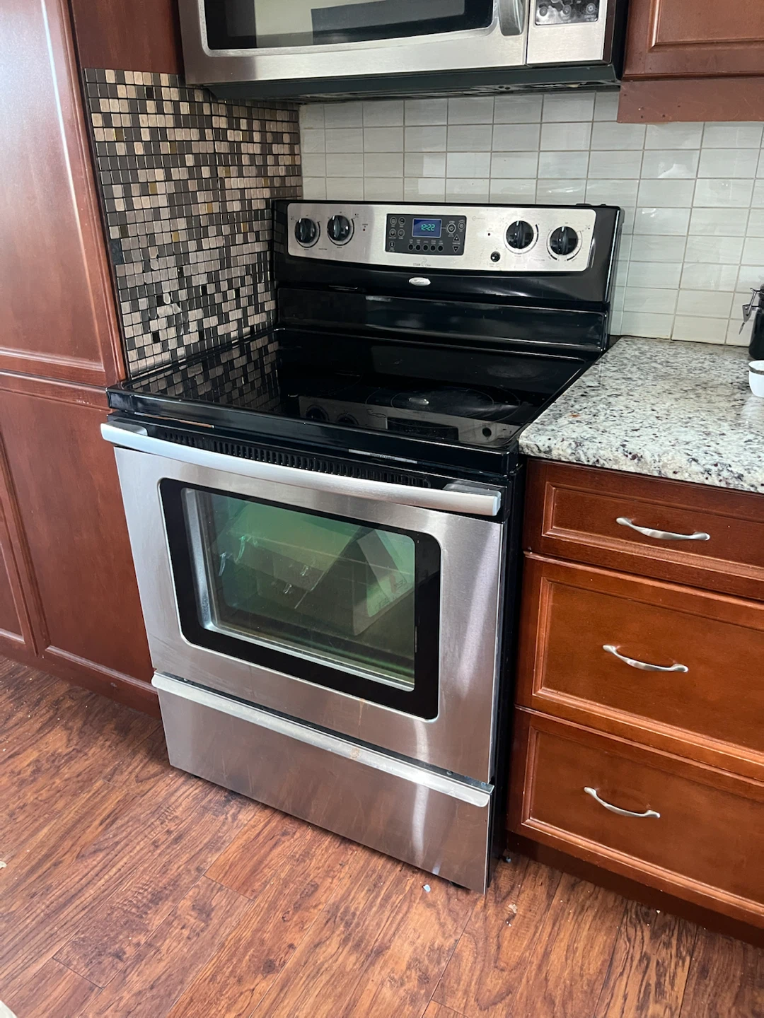 Whirlpool Stainless Steel Electric Stove with Oven - photo 4